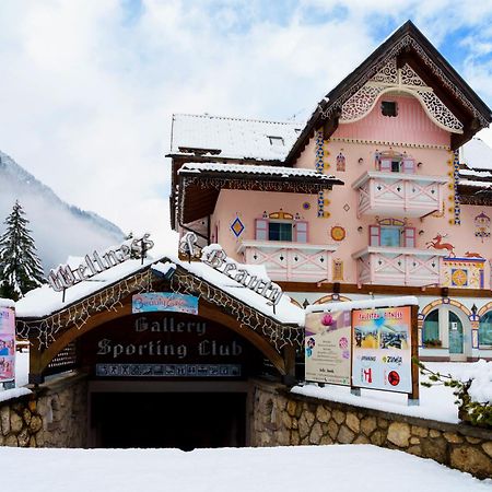 Hotel Soreghes Gran Chalet Campitello di Fassa Exterior photo
