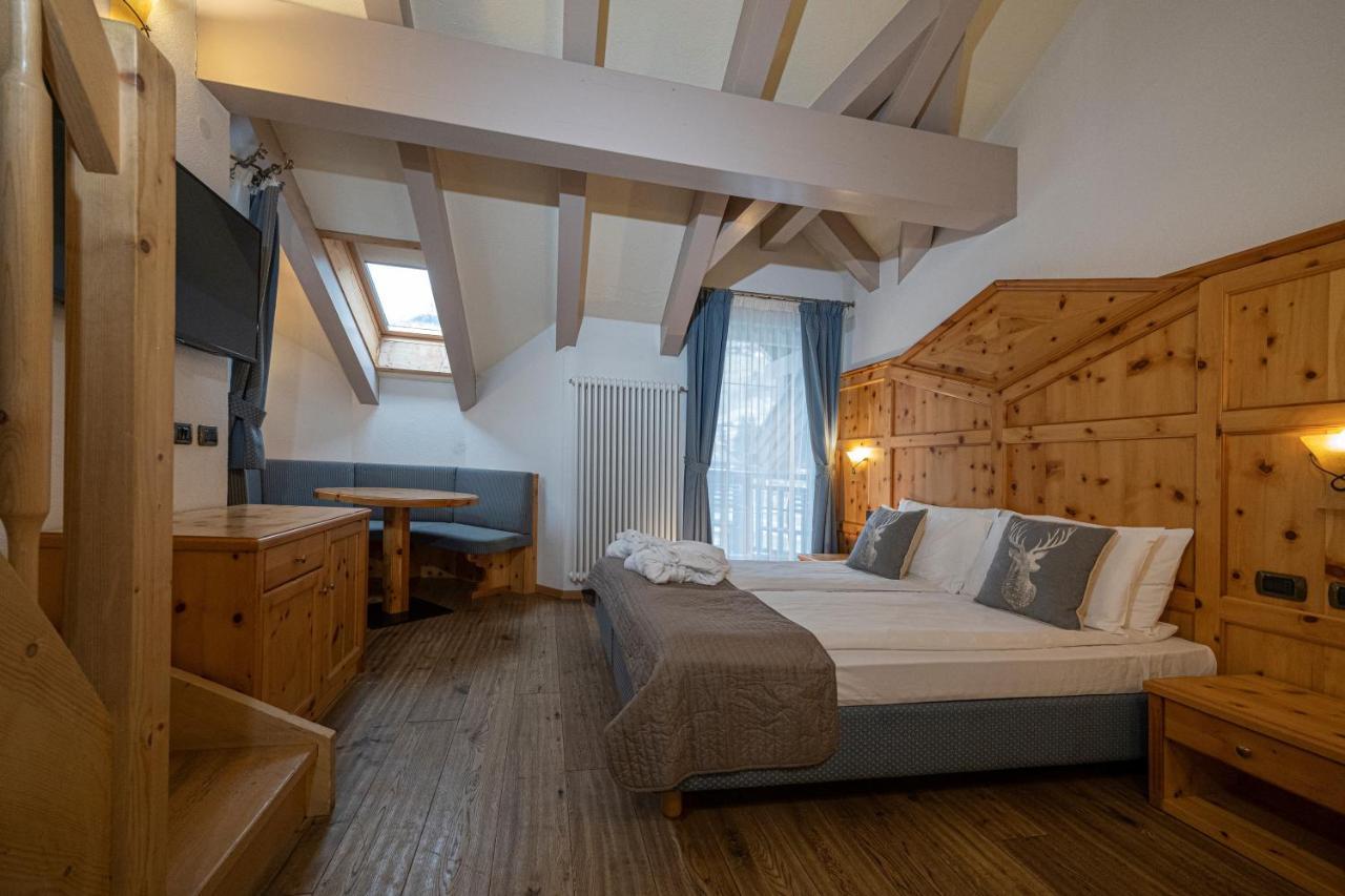 Hotel Soreghes Gran Chalet Campitello di Fassa Exterior photo