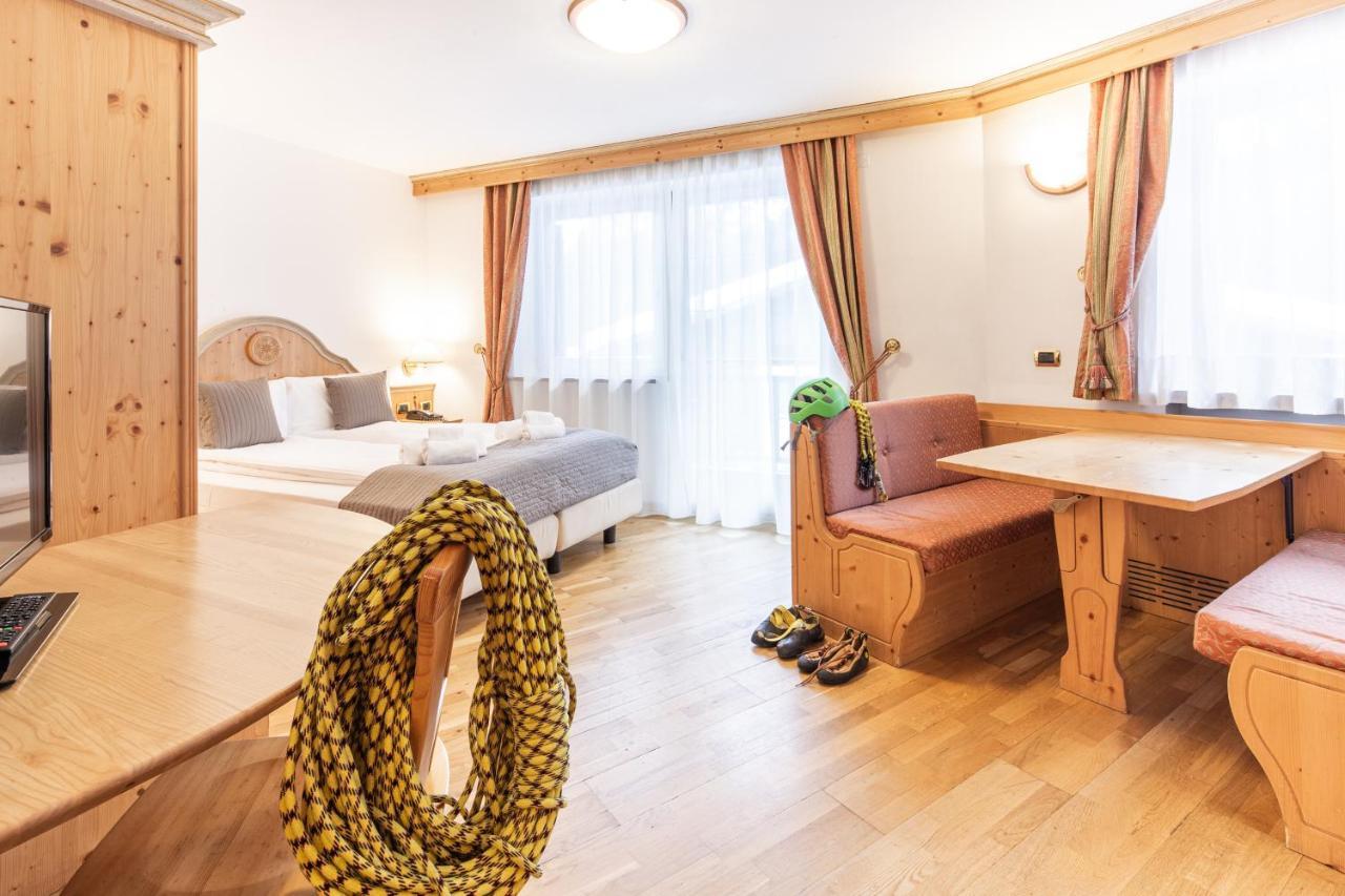 Hotel Soreghes Gran Chalet Campitello di Fassa Exterior photo
