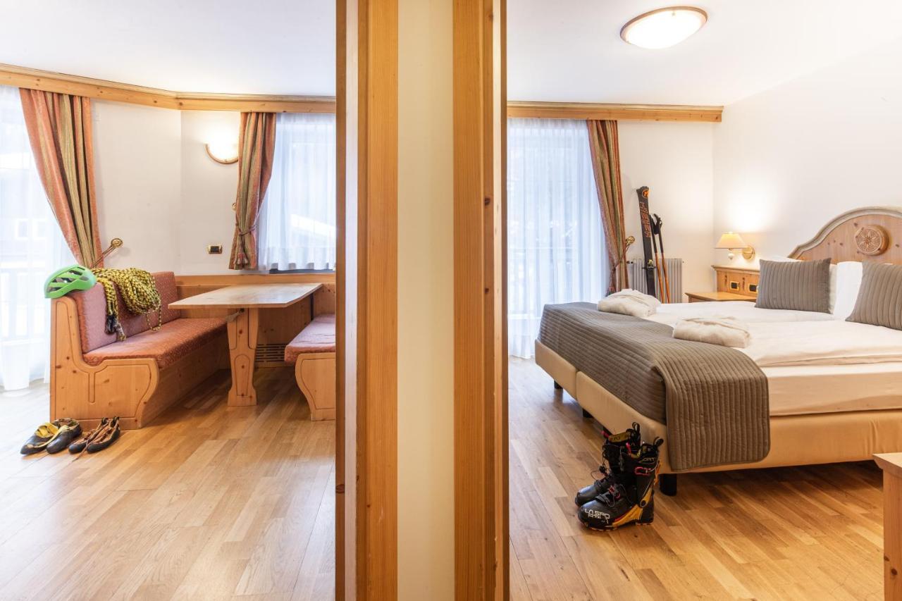 Hotel Soreghes Gran Chalet Campitello di Fassa Exterior photo